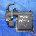 2011 2012 2013 2014 2015 2016 2017 TOYOTA PRIUS 1.8L HYBRID VVTI OEM INTAKE BOX COVER W/ SENSOR JDM 2ZRFXE